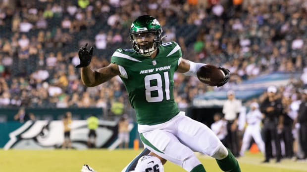 New York Jets TE Lawrence Cager breaks tackle